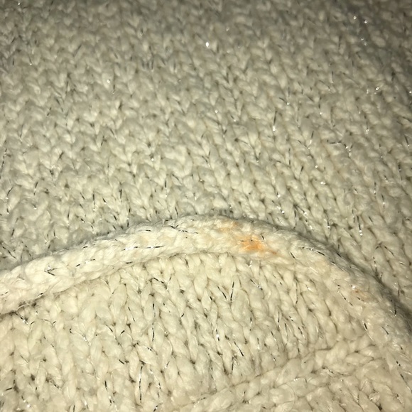 White thick sweaters - Picture 2 of 4